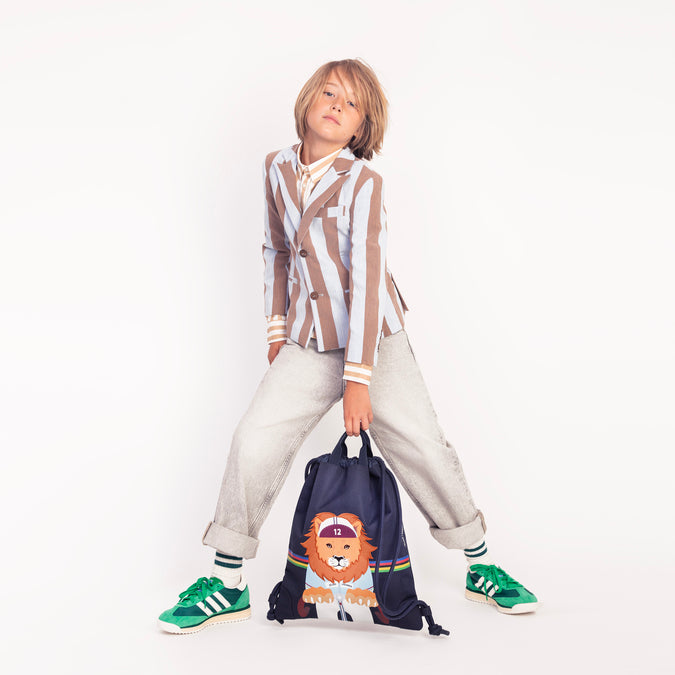 Boy carrying Jeune Premier City Bag King of the Cobbles, 3-in-1 school gym and city bag for all ages