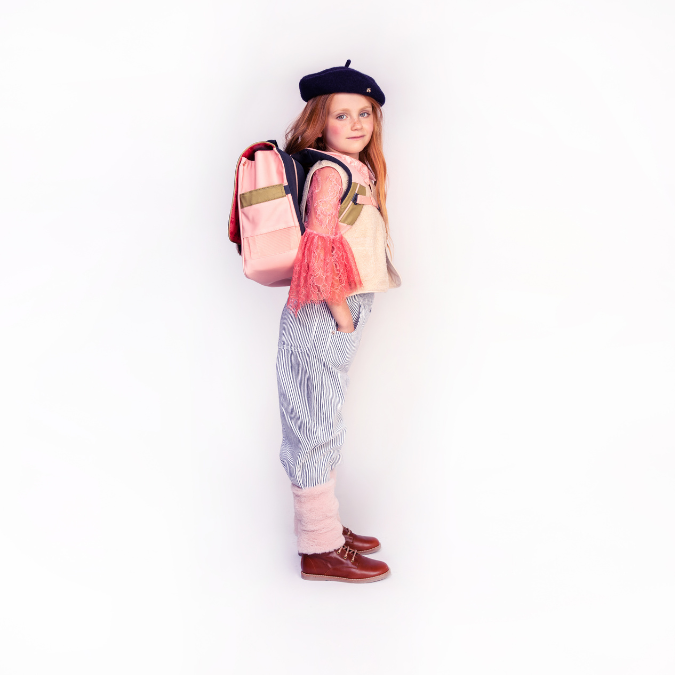 Trendy schoolbag for children from 6 to 8 years old. This Pet-à-Porter Jeune Premier midi “it-bag” is a real back-to-school essential.