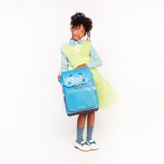 Ergomaxx BFF Blue. Ergonomic, trendy backpack for children from 6 years. Looking for a bag with beauty and brains? The load-bearing system transfers 50% of the weight to the hips.
