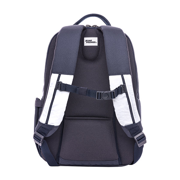 Trendy backpack for children from 6 years. The Jeune Premier New Bobbie Polo Dino is a rework of the classic Bobbie model.