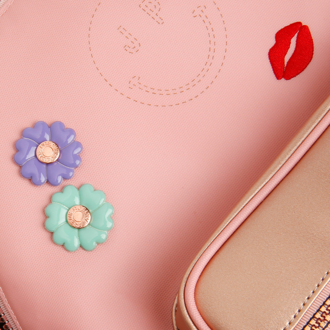 Trendy backpack for girls from the first year of primary school onwards. The New Bobbie Lady Gadget Pink is a rework of the classic Bobbie model.