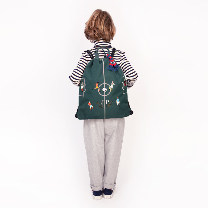 The multifunctional FC Jeune Premier City Bag can be used as a swimming bag, sports bag or fashion accessory, for any age and any occasion!