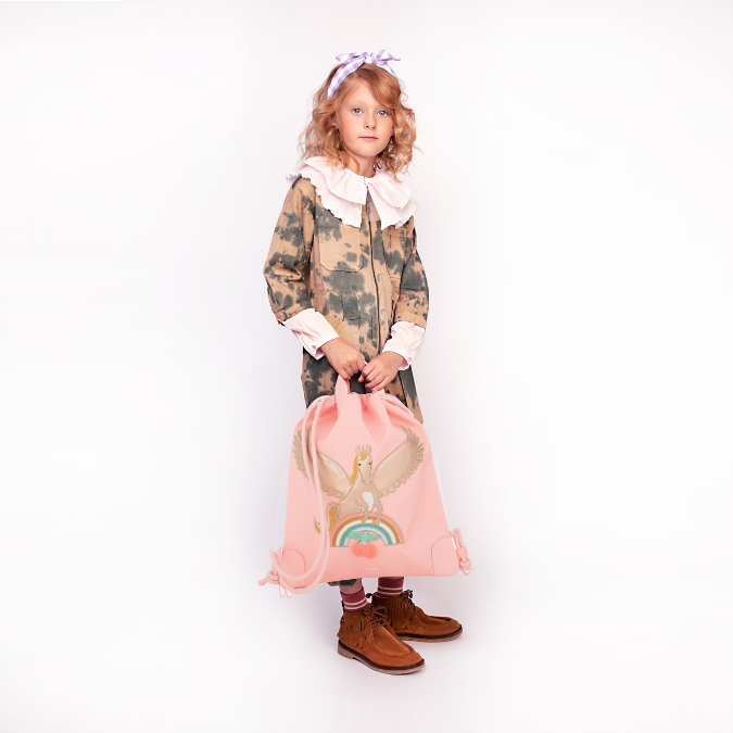 Check out the Jeune Premier City Bag Pegasus that can be used as swimming bag, sports bag or fashion accessory, ideal for girls who love rainbows and unicorns.