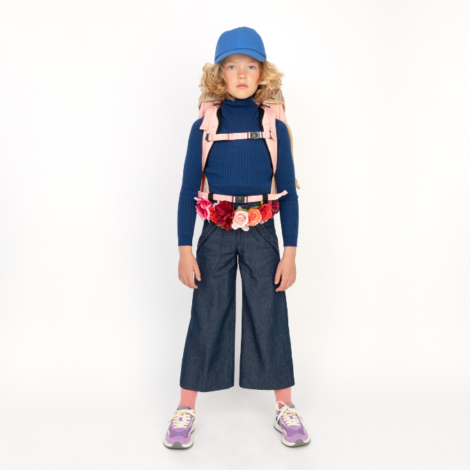 Discover the Ergomaxx, the most ergonomic and durable backpack in the world for girls aged 6 to 10. The Cherry Pompon design is a Jeune Premier bestseller.