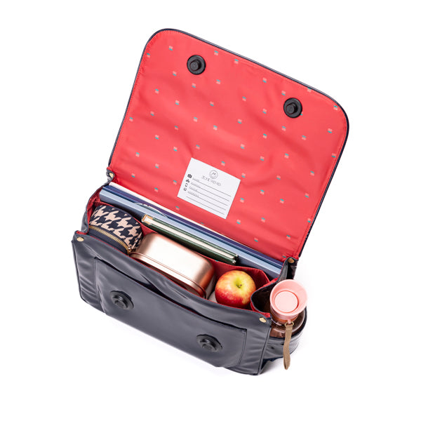 Trendy schoolbag for girls from the first year of school onwards. This It Bag Midi Love Cherries is a real back-to-school essential.