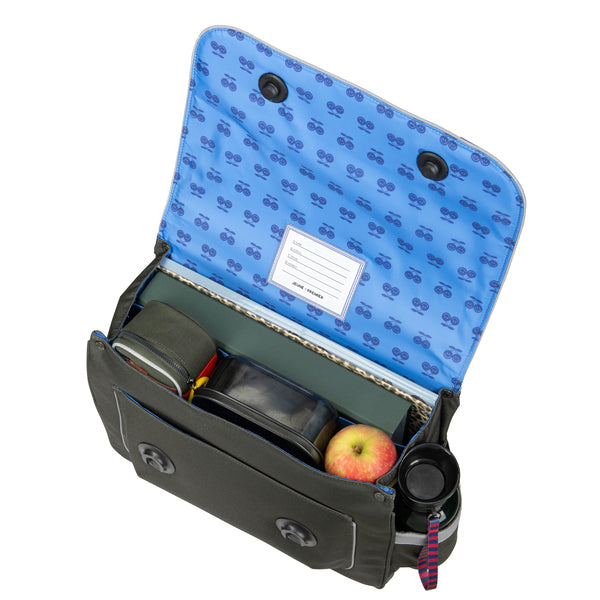 Trendy schoolbag for boys from 6 to 8 years old. This Jeune Premier It Bag Midi Camp Life is a real back-to-school essential.