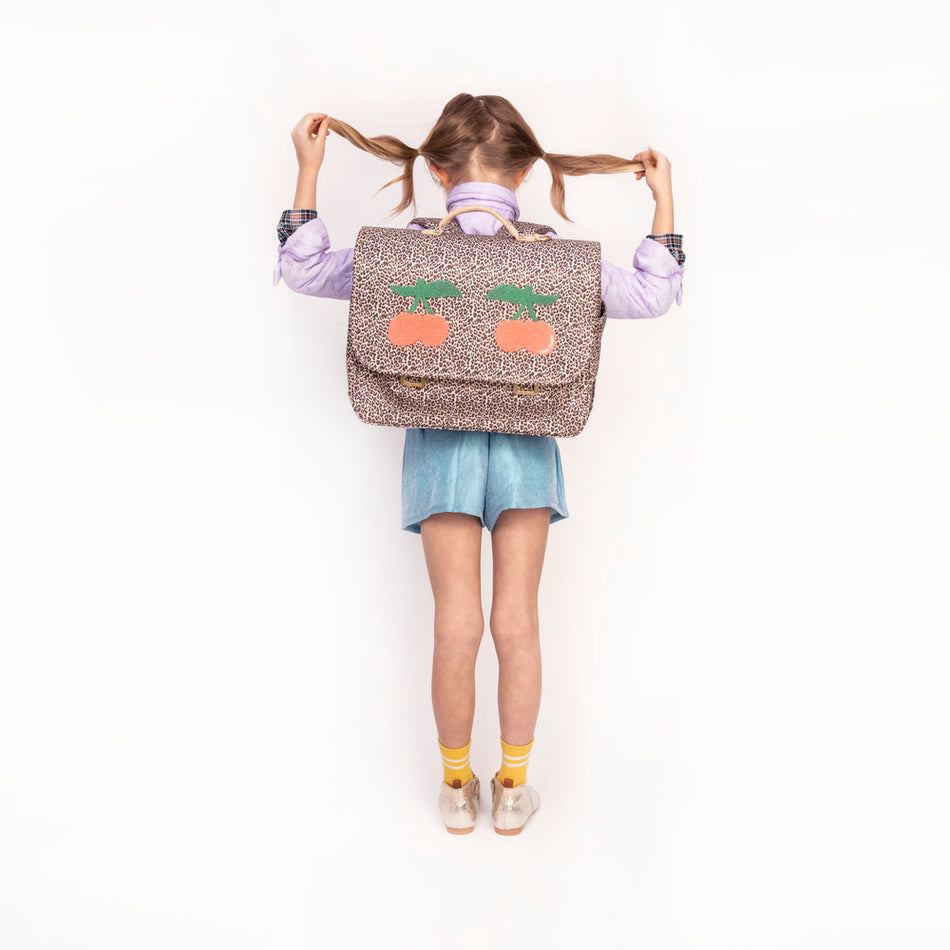 The It Bag Midi schoolbag is a true back-to-school essential. The Leopard Cherry design is a Jeune Premier bestseller for girls from the first year of primary school onwards.