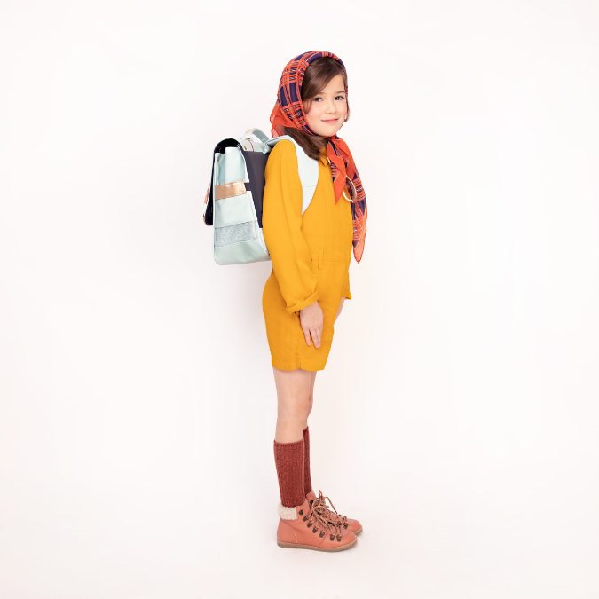 Check out the Jeune Premier bestseller: the It Bag Midi schoolbag, a true back-to-school essential. This high quality schoolbag with a beautiful Cavalerie Florale design is ideal for girls aged 6 to 8 years.