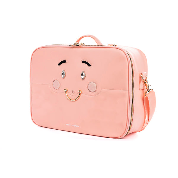 A trendy back-and-forth suitcase for kids of all ages. This suitcase grows with you through every stage of life—perfect for baby clothes, sleepovers, and later, storing your favorite toys!