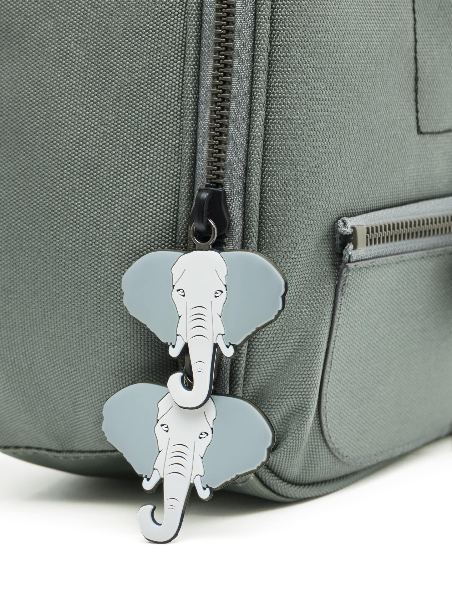 Ergonomic backpack for toddlers from 2 years old. If you want your toddler to walk the road to independence, the Ralphie backpack Big Five is a key piece.