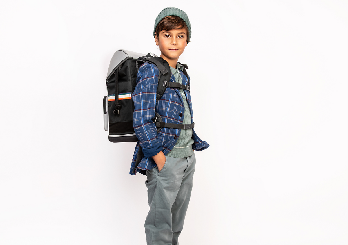 Un sac à dos d'école rempli et léger ? – Jeune Premier