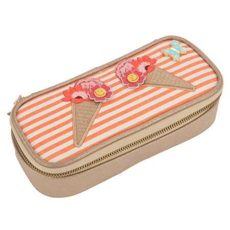  A plain pencil box, varnished with Jeune Premier designs, with a selection of elastic bands on the lid to store your favorite pens. Ice cream and glitter lovers will love the "Croisette Cornette" design.