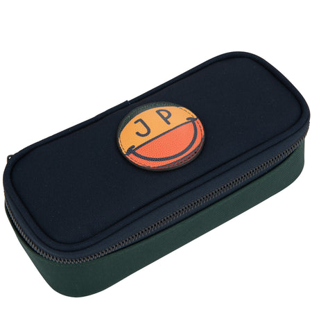 A plain pencil box, varnished with Jeune Premier designs, with a selection of elastic bands on the lid to store your favorite pens. Basketball players will love this "MVP" design!