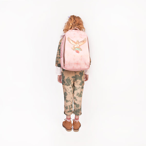 The James Backpack is a trendy backpack with handy compartments for school for girls from 8 years old. The Jeune Premier "Pegasus" print is ideal for fashionistas who love rainbows & unicorns.