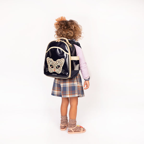 The Ralphie backpack is an Ergonomic, trendy school bag for independent toddlers and preschoolers. The "Love Cats" print is ideal for fashionistas who love laqué & leopard.